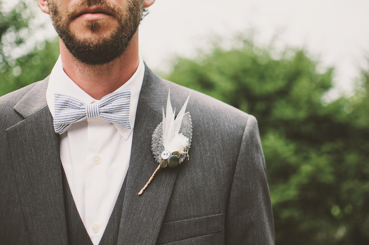 Cómo elegir traje de novio: claves para acertar