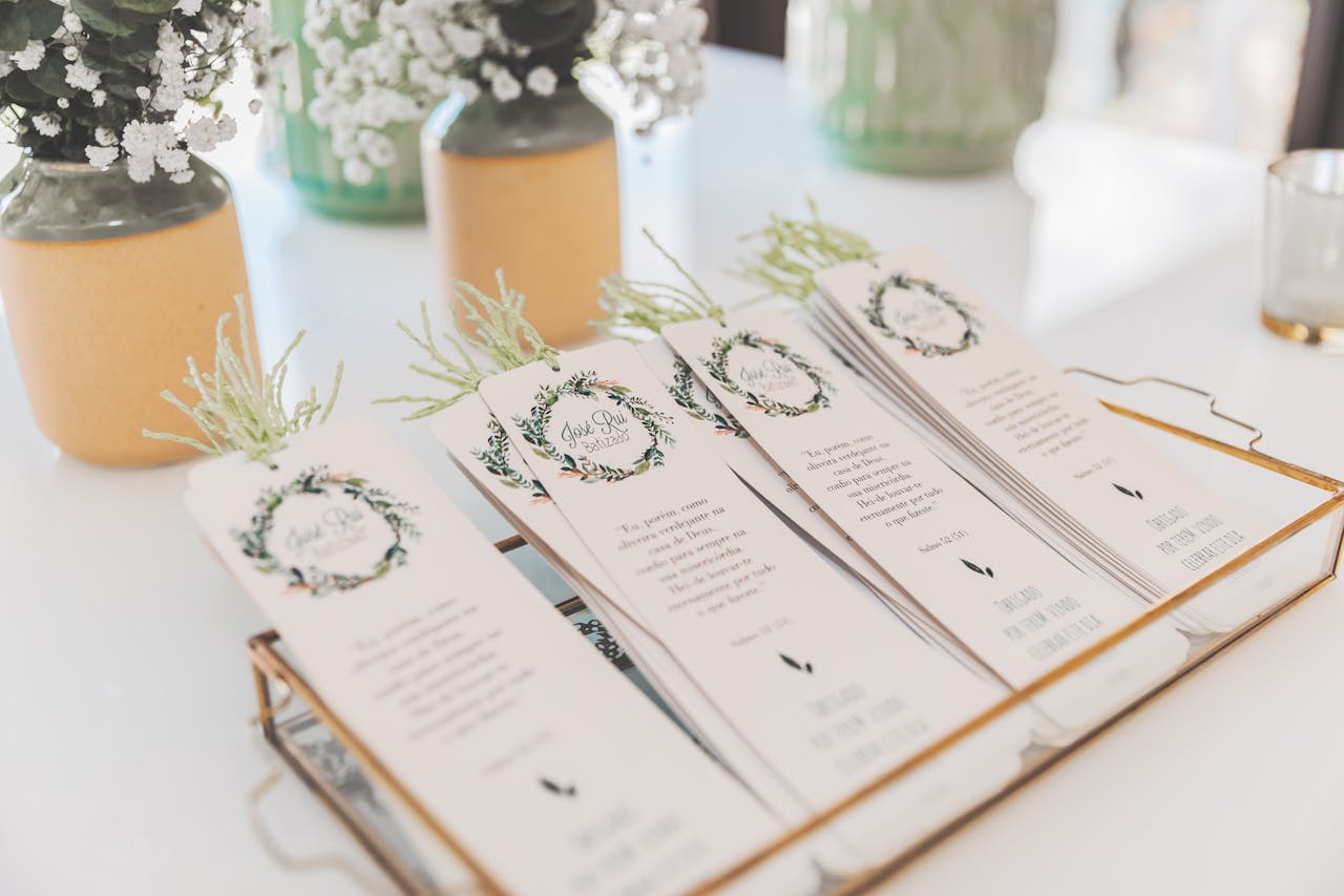 Qué incluir en las invitaciones de boda